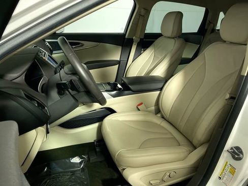 Used 2020 Lincoln Nautilus Premier w/ Equipment Group 101A image 17