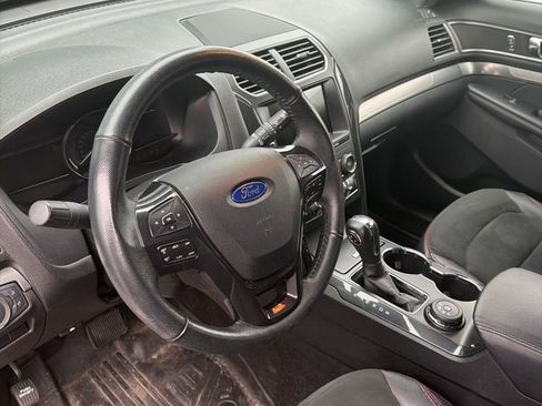 Used 2019 Ford Explorer XLT w/ Equipment Group 202A image 2