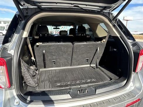 Used 2020 Ford Explorer XLT w/ Comfort Package RWD image 9