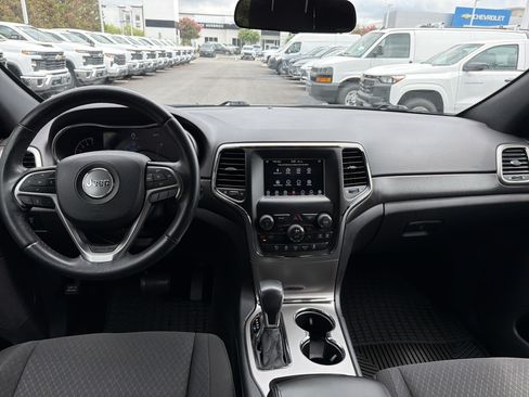 Used 2018 Jeep Grand Cherokee Laredo AWD/4WD image 30