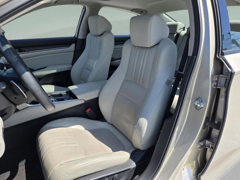 Used 2018 Honda Accord Touring image 11