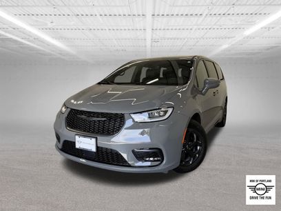 Used 2022 Chrysler Pacifica Touring-L w/ S Appearance Package
