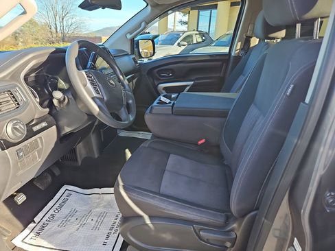 Certified 2022 Nissan Titan SV image 11
