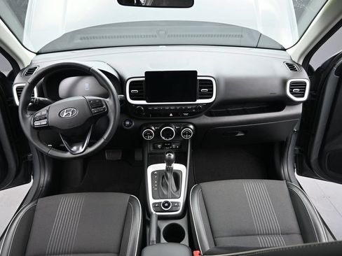 Used 2023 Hyundai Venue Limited FWD image 21