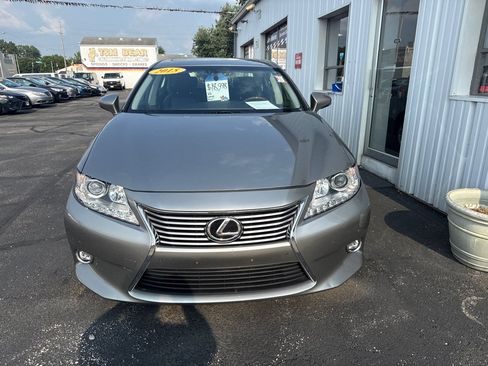 Used 2015 Lexus ES 350 w/ Luxury Package FWD image 2