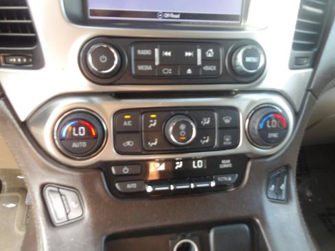 Used 2016 Chevrolet Suburban LT RWD image 25