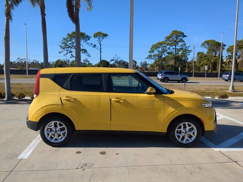 Certified 2020 Kia Soul S image 3