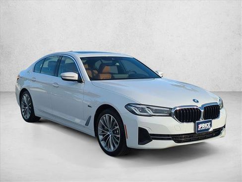 Used 2023 BMW 530e w/ Premium Package RWD image 3