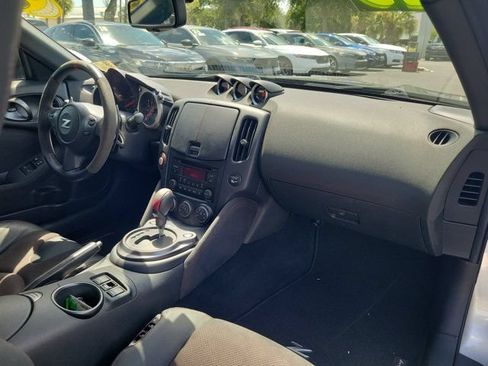 Used 2020 Nissan 370Z Coupe RWD image 3
