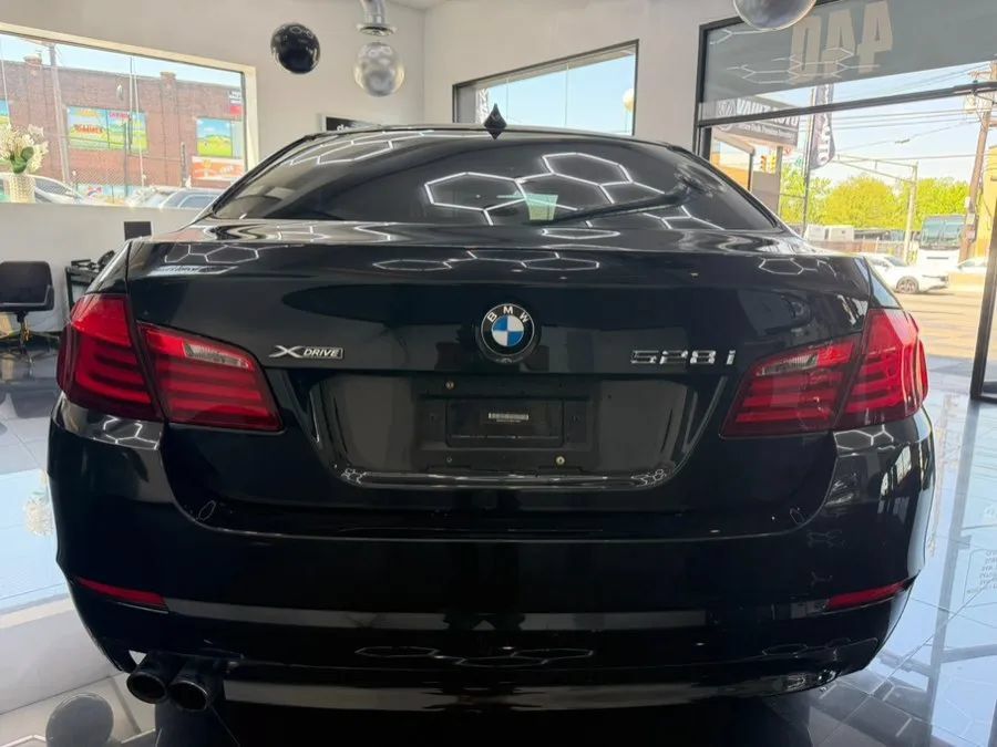 Used 2013 BMW 528i xDrive Sedan AWD/4WD image 4