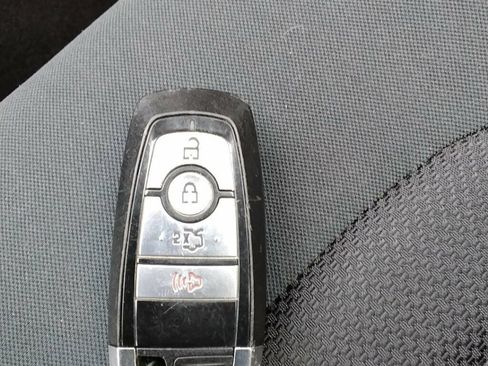 Used 2019 Ford Fusion SE FWD image 26