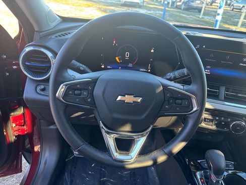 Used 2025 Chevrolet Trax LT w/ LT Convenience Package image 28