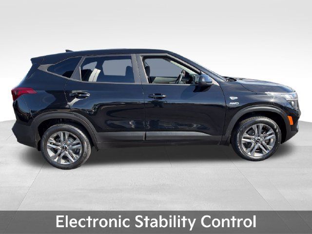 Used 2023 Kia Seltos LX AWD/4WD image 9