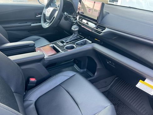 New 2026 Toyota Sienna XLE Woodland Edition image 15