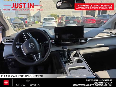 Used 2026 Toyota Sienna XLE FWD image 7