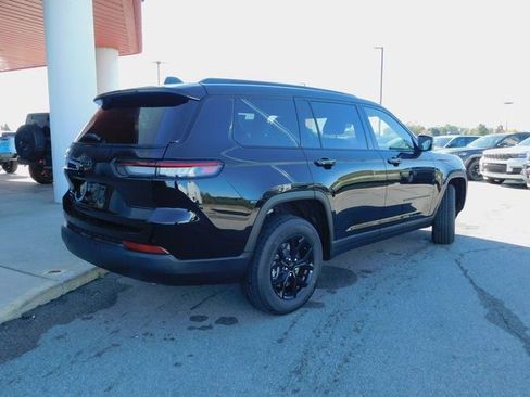 New 2025 Jeep Grand Cherokee L Laredo image 9