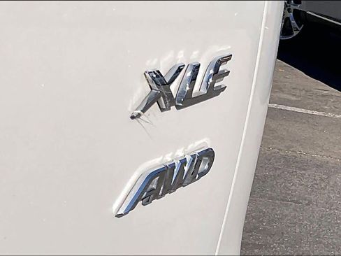 Used 2022 Toyota Corolla Cross XLE w/ Convenience Package image 9