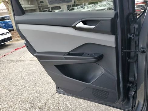 Used 2023 Volkswagen Taos SE w/ Black Wheel Package FWD image 13