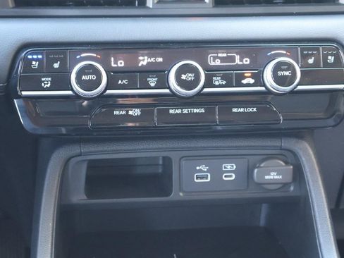 Used 2023 Honda Pilot Elite image 16