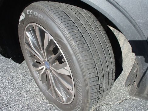 Used 2021 Ford Escape SE w/ SE Sport Appearance Package image 20