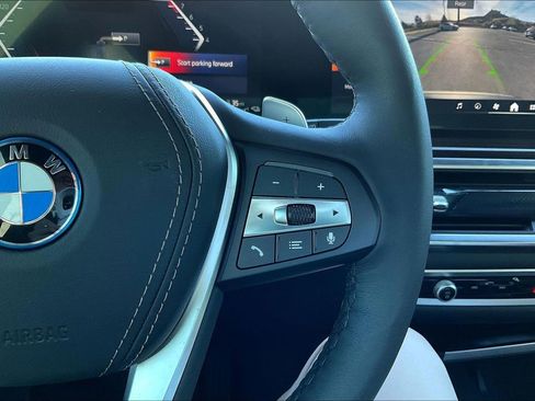 Used 2025 BMW X5 xDrive50e image 12