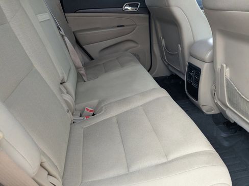 Used 2016 Jeep Grand Cherokee Laredo image 14