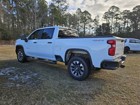 Used 2022 Chevrolet Silverado 2500 Custom w/ Custom Value Package image 4
