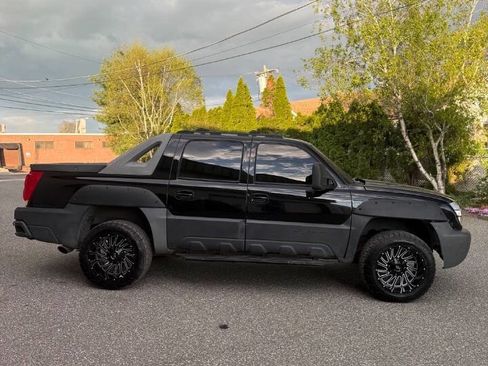 Used 2003 Chevrolet Avalanche 4x4 w/ The North Face Edition image 8