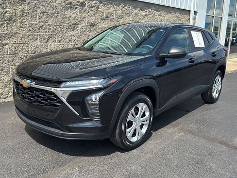Used 2024 Chevrolet Trax LS FWD image 36