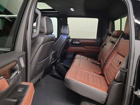Used 2025 GMC Sierra 2500 Denali Ultimate image 10