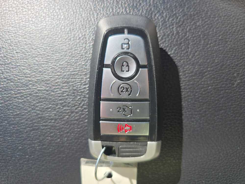 Used 2019 Ford Explorer XLT w/ Equipment Group 202A AWD/4WD image 22