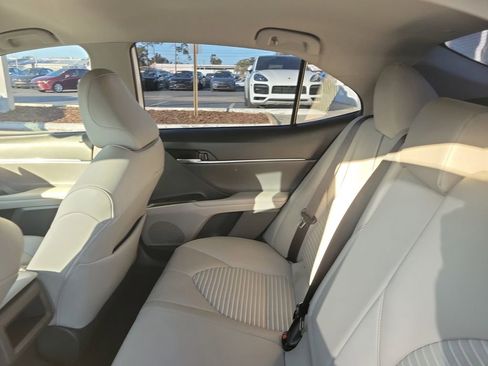 Used 2021 Toyota Camry SE image 9