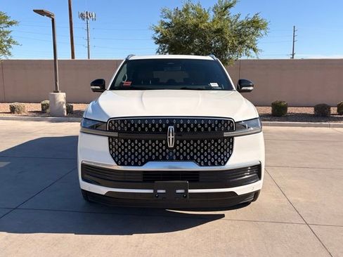 Used 2025 Lincoln Navigator L Reserve AWD/4WD image 4