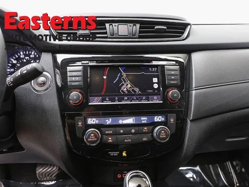Used 2020 Nissan Rogue SV w/ Premium Package AWD/4WD image 12