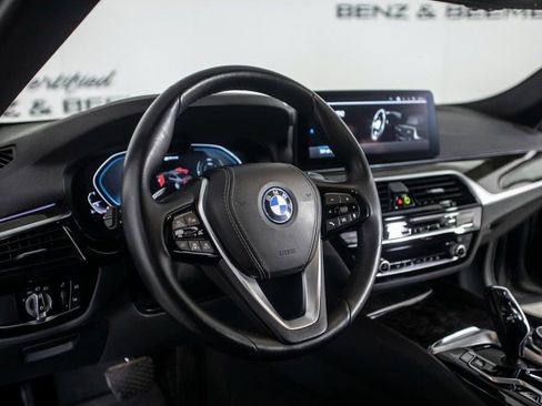 Used 2023 BMW 530e w/ Premium Package image 13