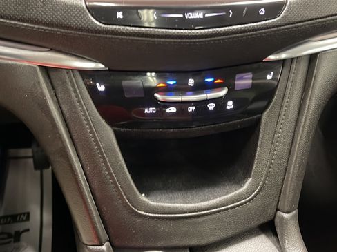 Used 2018 Cadillac XT5 Luxury w/ Driver Awareness Package FWD image 10