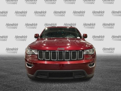 Used 2020 Jeep Grand Cherokee Laredo image 3