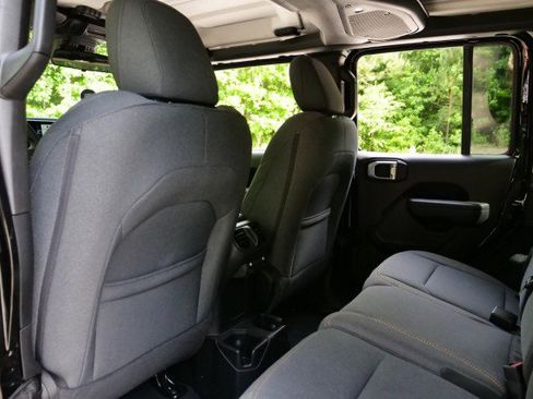 Used 2024 Jeep Wrangler Unlimited Sport AWD/4WD image 27