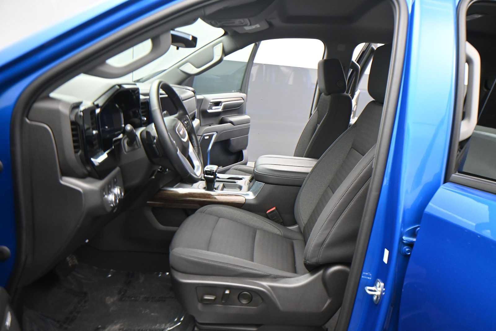 Used 2024 GMC Sierra 1500 Elevation w/ Preferred Package AWD/4WD image 17
