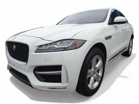 Used 2017 Jaguar F-PACE R-Sport image 6
