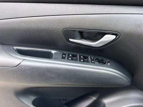 Used 2025 Hyundai Tucson SE FWD image 13