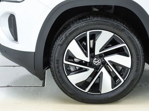 New 2026 Volkswagen Atlas SEL image 5