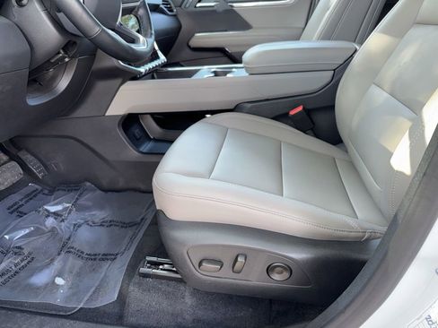 Used 2026 GMC Acadia Elevation w/ Elevation Premium Package FWD image 19