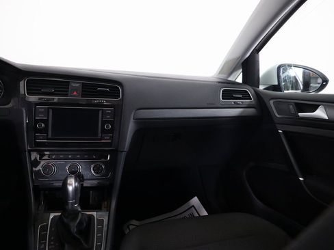 Used 2018 Volkswagen Golf S image 47
