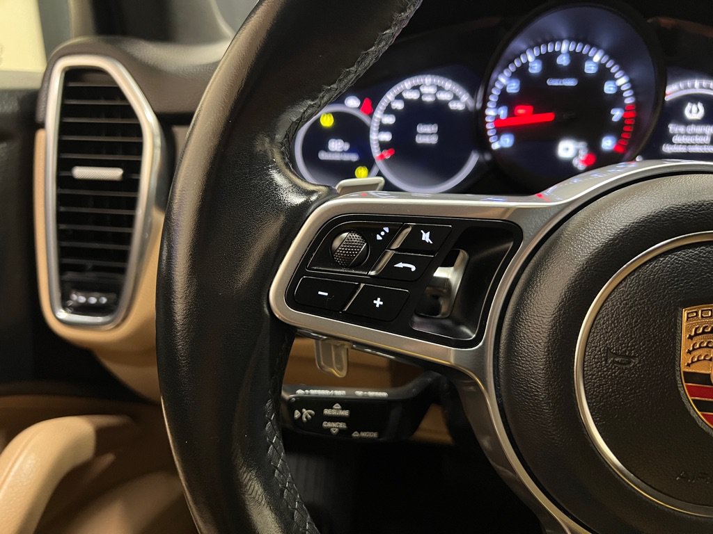 Used 2020 Porsche Cayenne AWD/4WD image 29