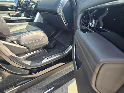 New 2025 Land Rover Range Rover SE image 10