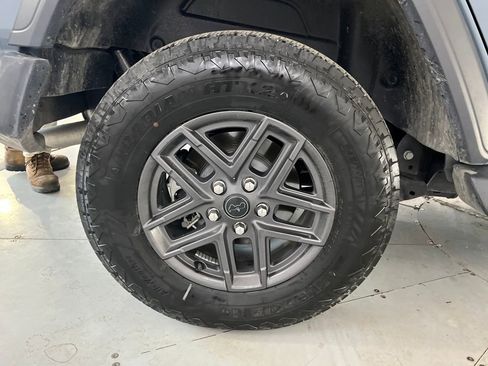 Used 2024 Jeep Wrangler Sport S image 15