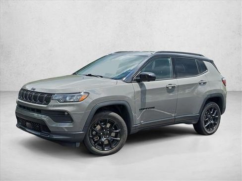 Used 2023 Jeep Compass Latitude w/ Convenience Group AWD/4WD image 1
