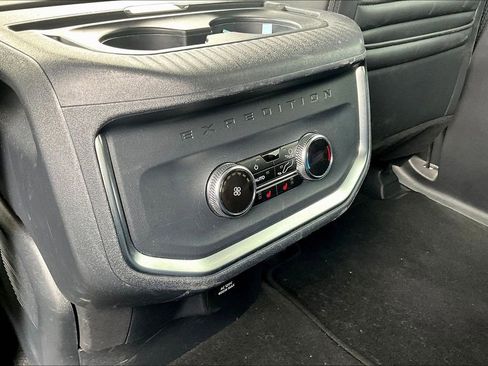 Used 2025 Ford Expedition Max Platinum AWD/4WD image 17