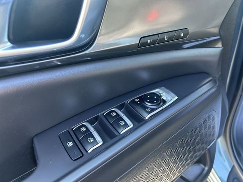 Used 2025 Kia Carnival SX Prestige image 19